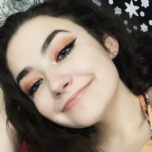 Meet your Posher, Elise